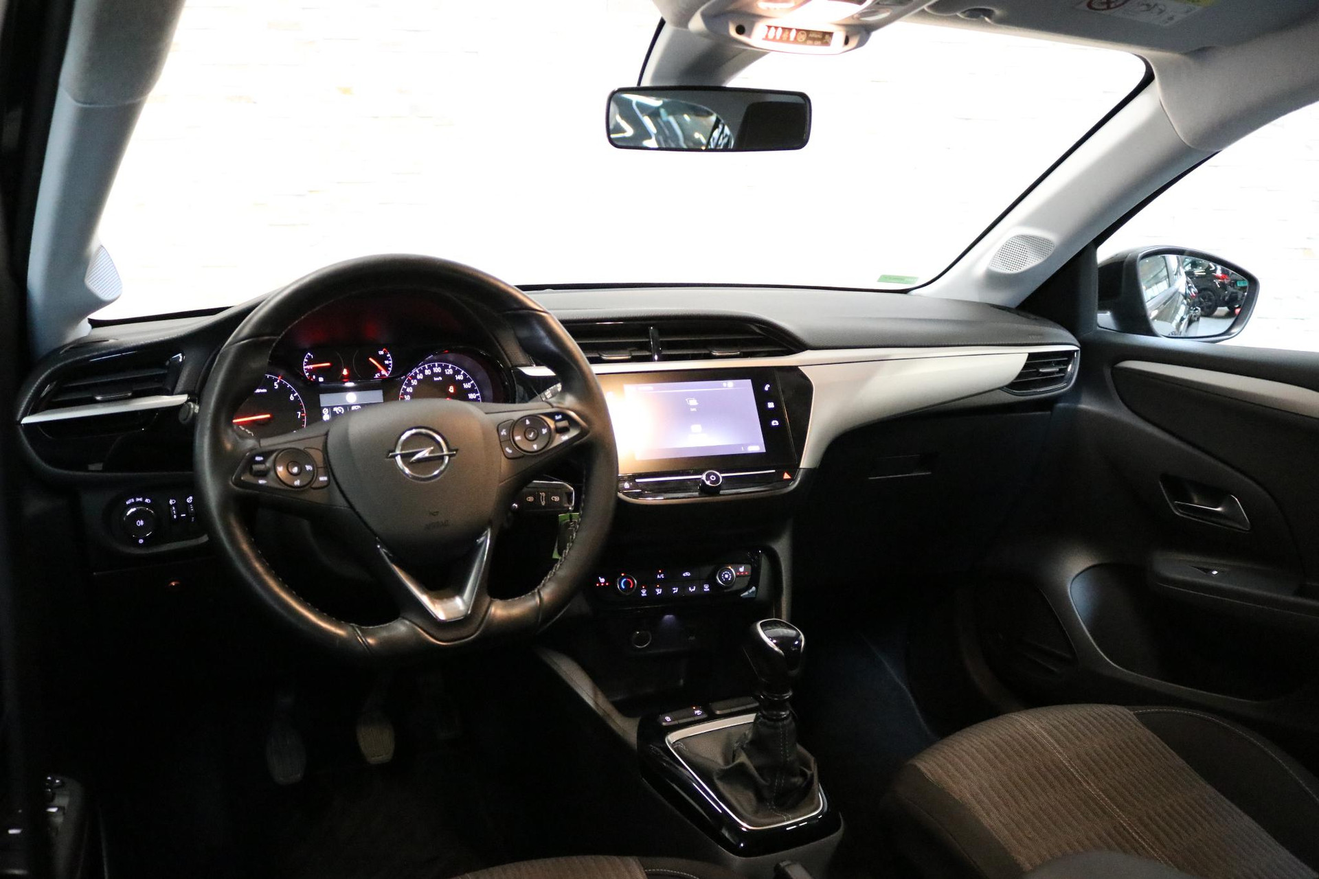 43820404-2.jpg