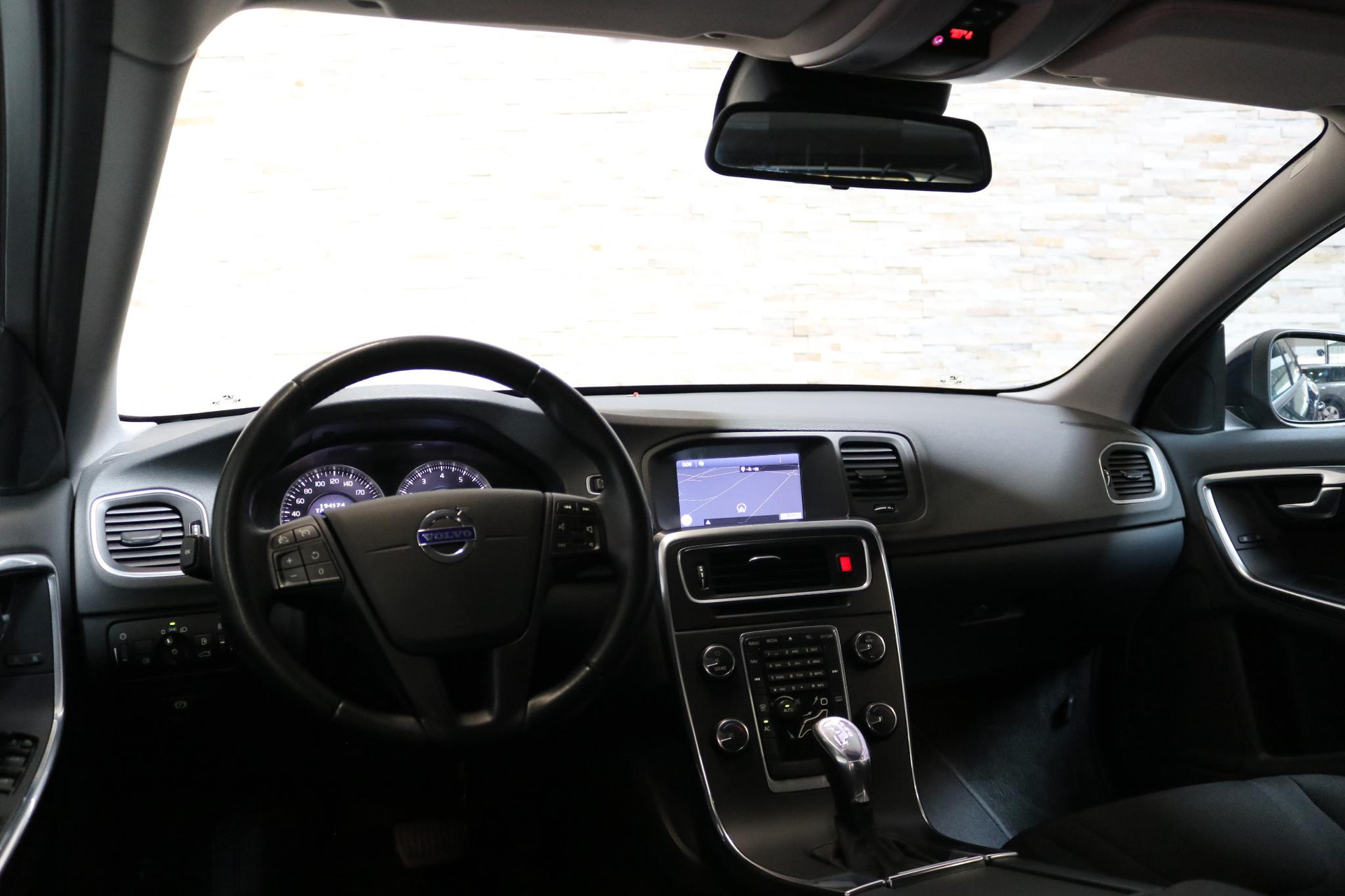 45175910-3.jpg