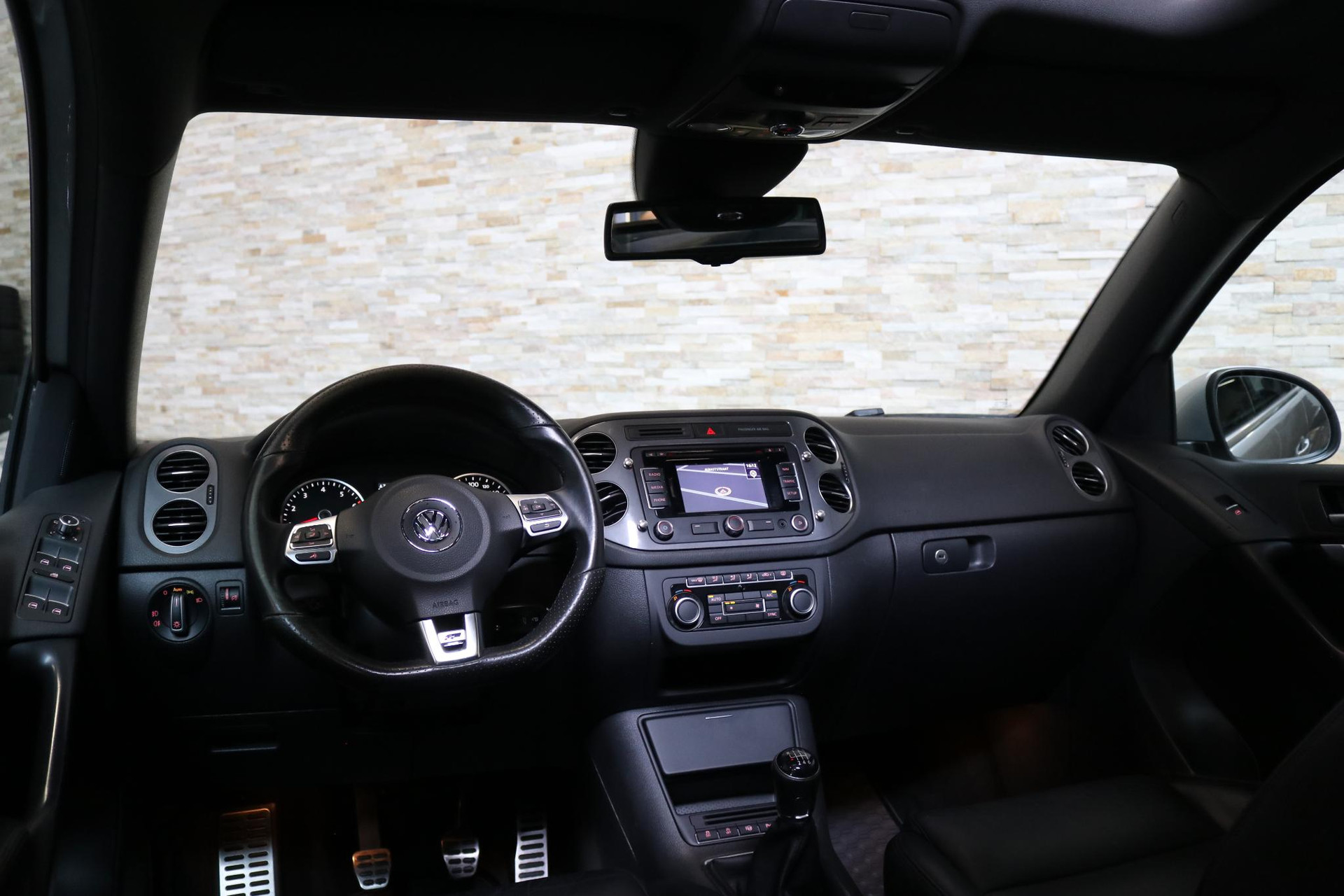 46426008-2.jpg