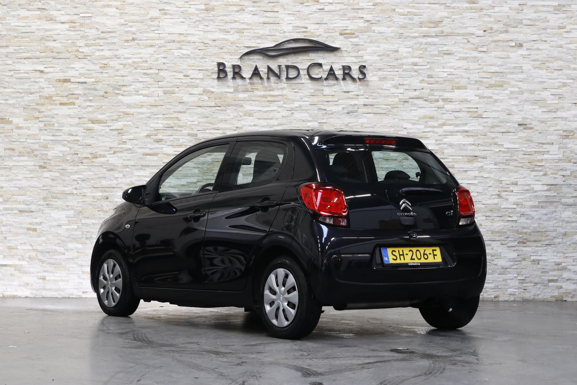 49301288-1.jpg