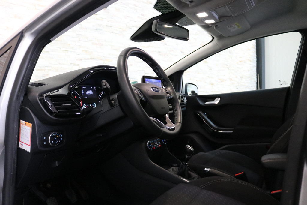 51867359-2.jpg