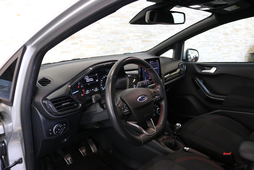 52384119-2.jpg