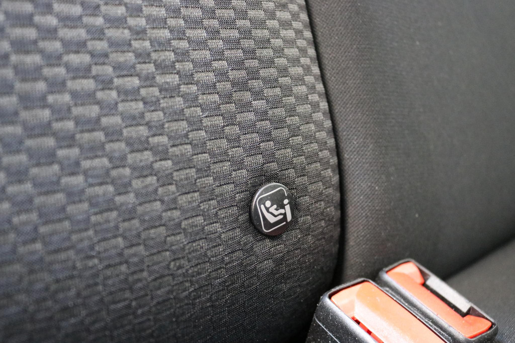 52384119-3.jpg