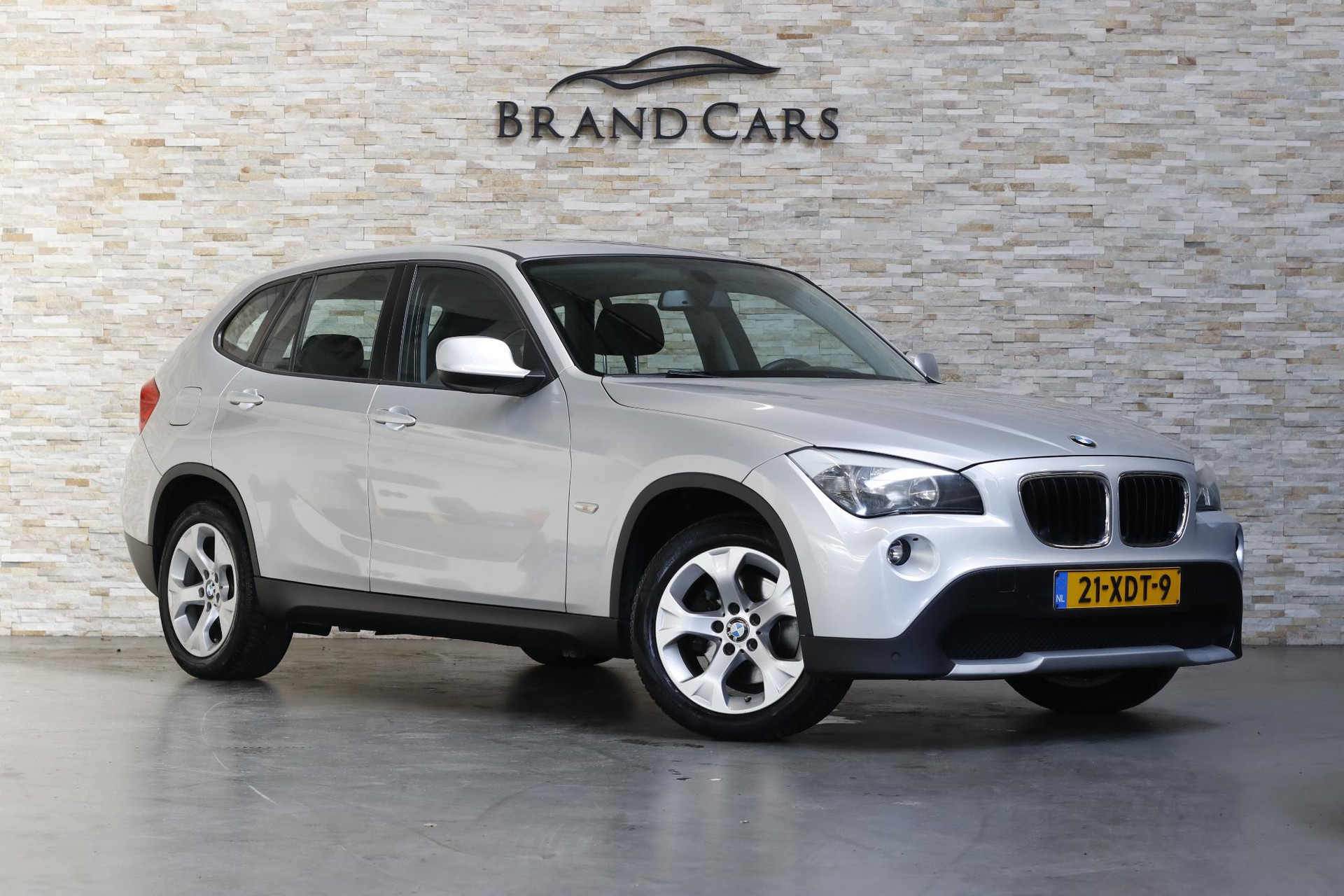 53022983