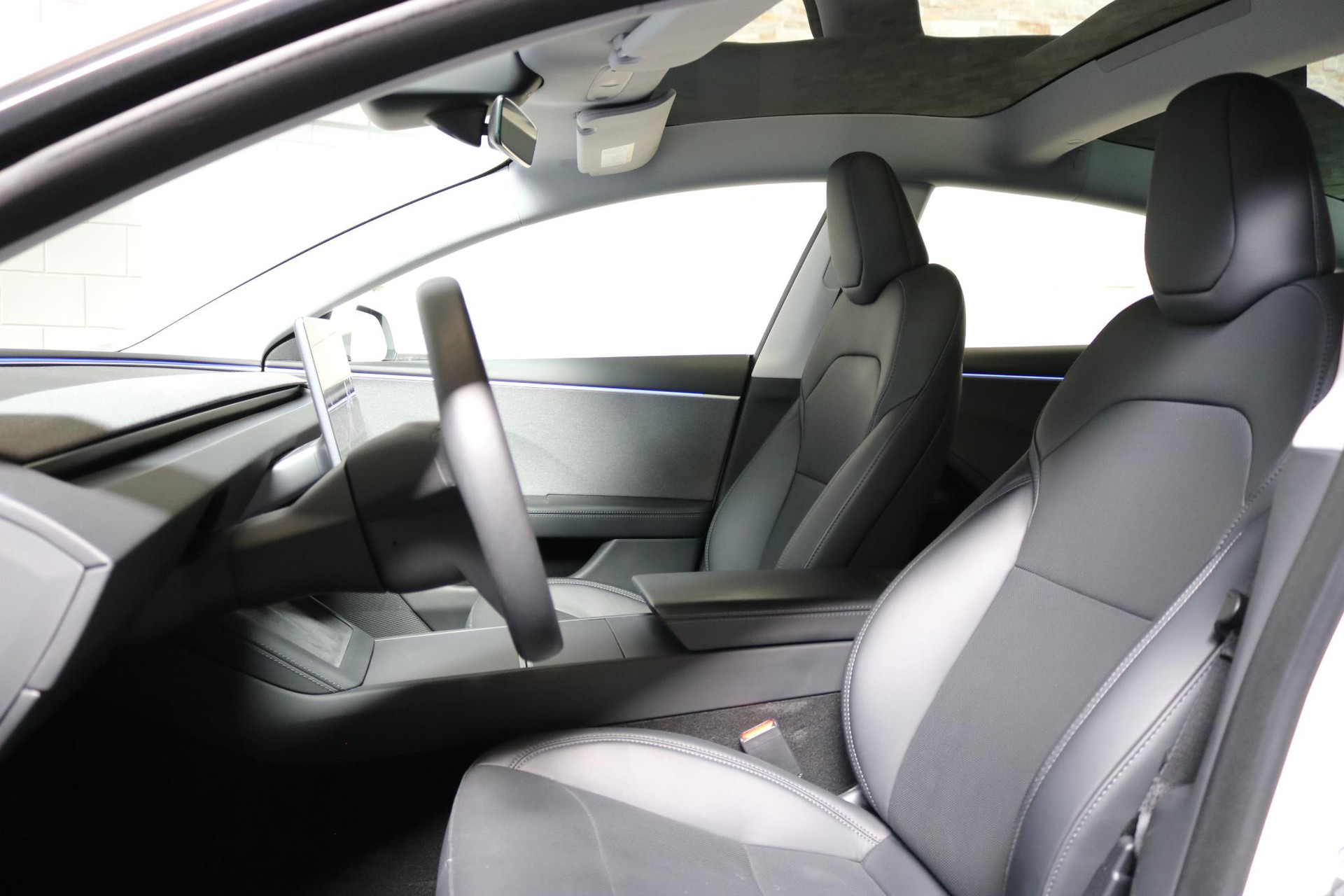 53070150-3.jpg