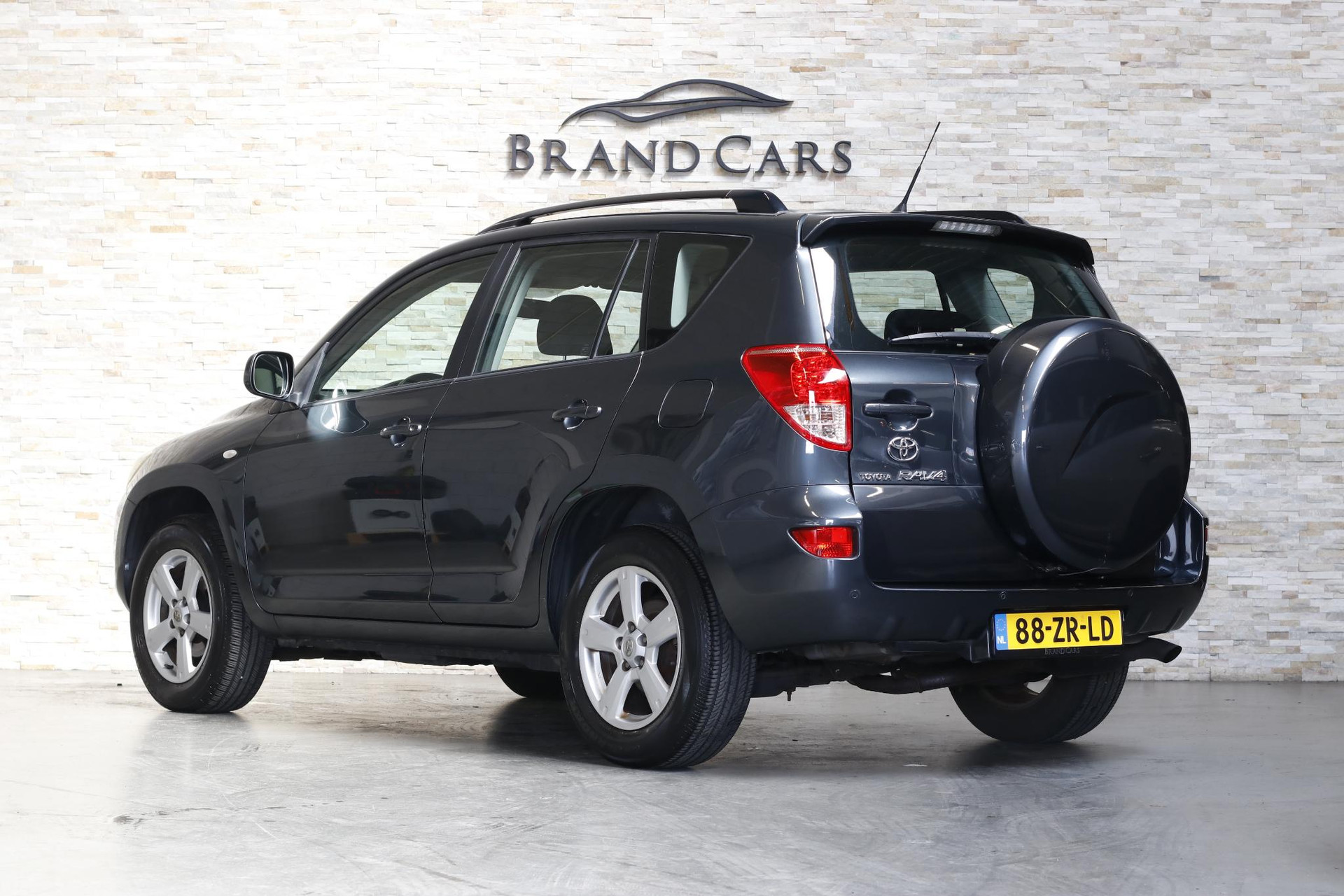 53115557-1.jpg
