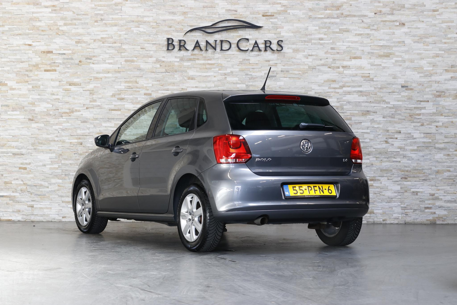 53124368-1.jpg