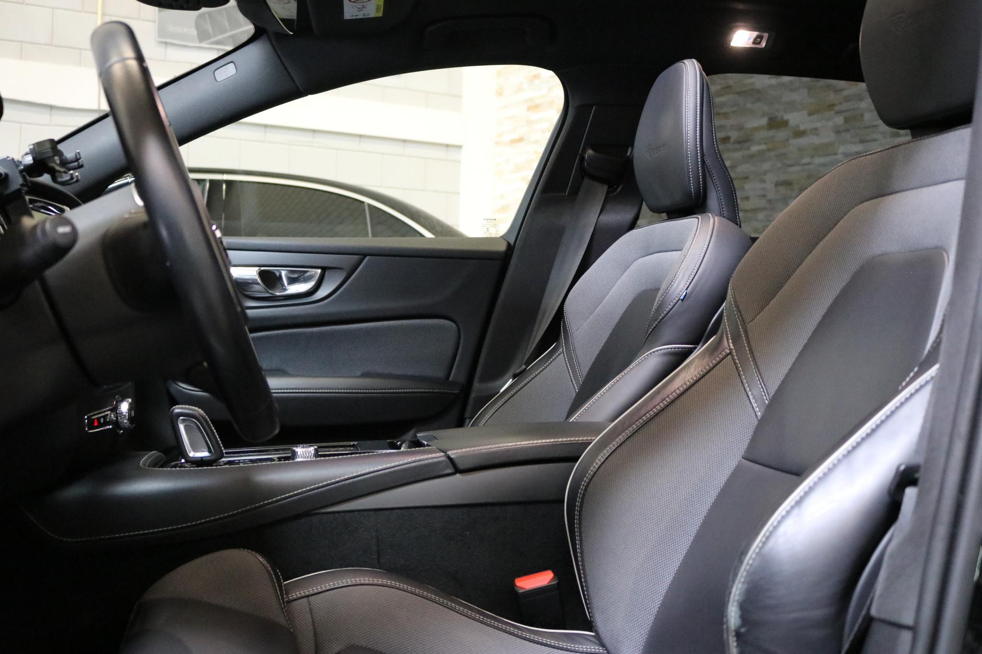 54231970-3.jpg