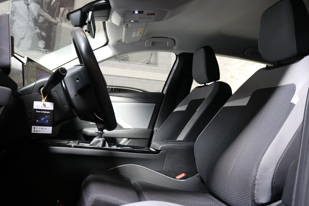 54539785-3.jpg