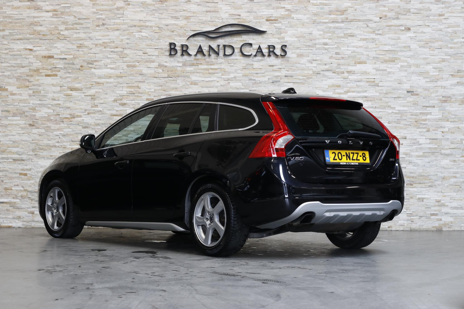 54685927-1.jpg