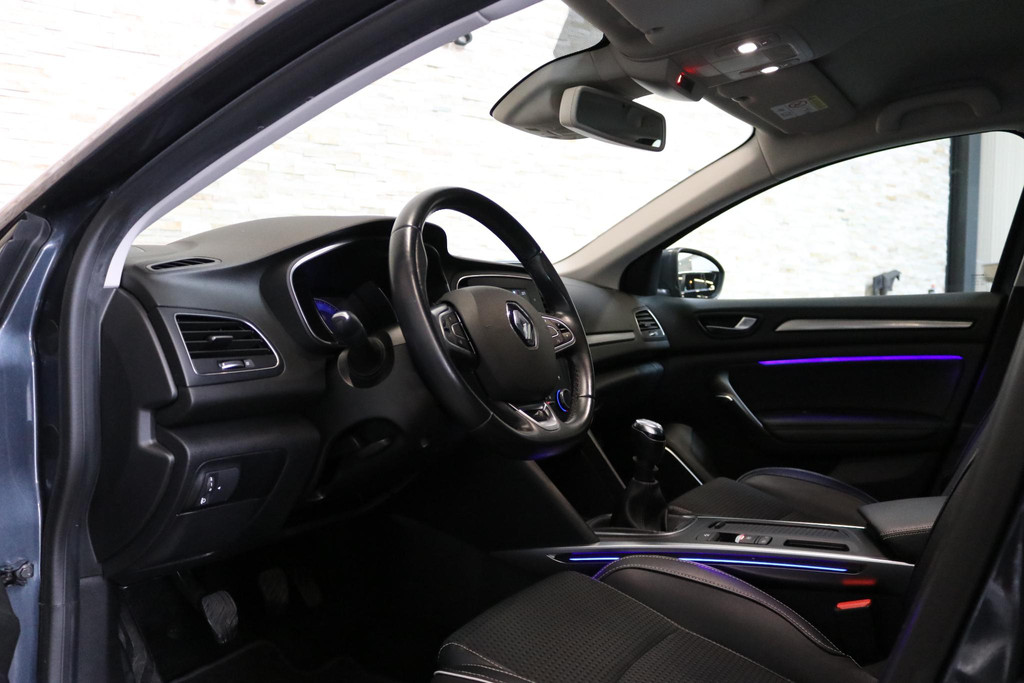 56392381-2.jpg