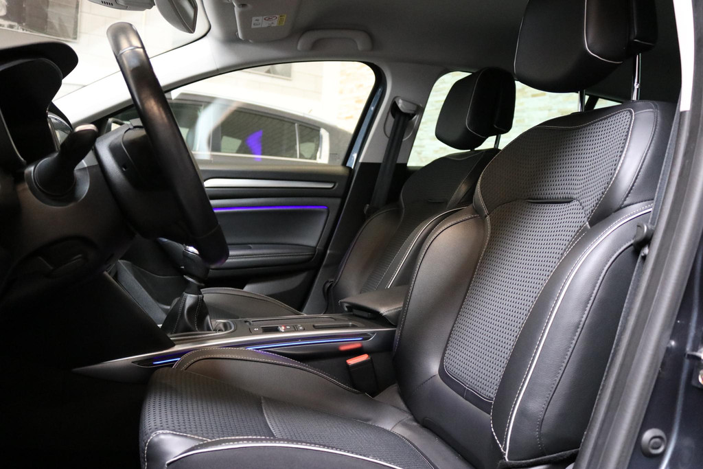 56392381-3.jpg